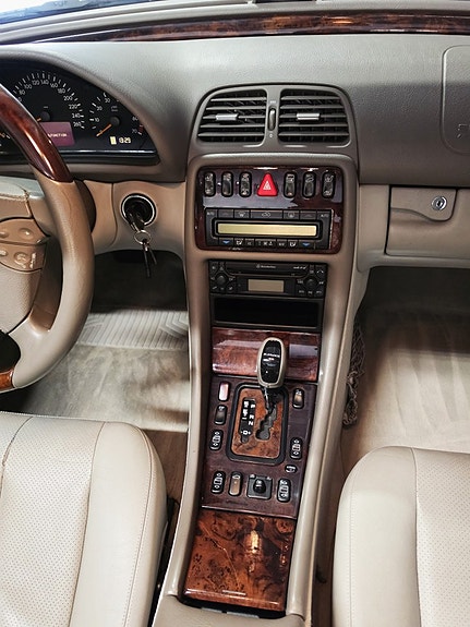 Mercedes-Benz CLK230 15 of 18