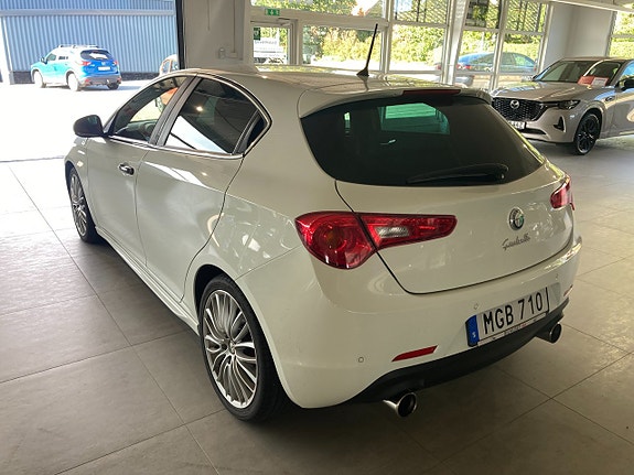 Alfa Romeo Giulietta 4 of 7