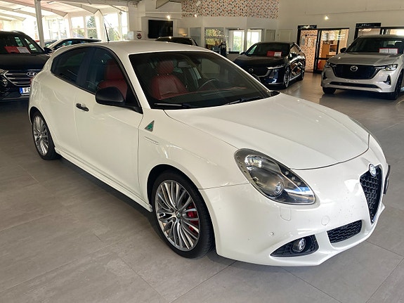 Alfa Romeo Giulietta 2 of 7