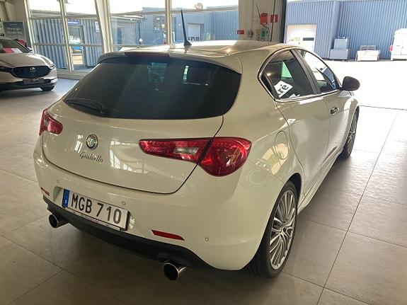 Alfa Romeo Giulietta 3 of 7