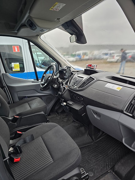 Ford Transit 2 of 7