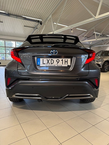 Toyota C-HR 5 of 16