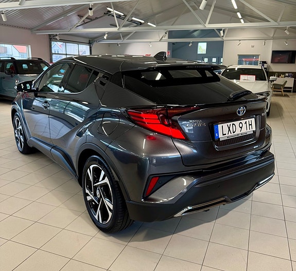 Toyota C-HR 2 of 16