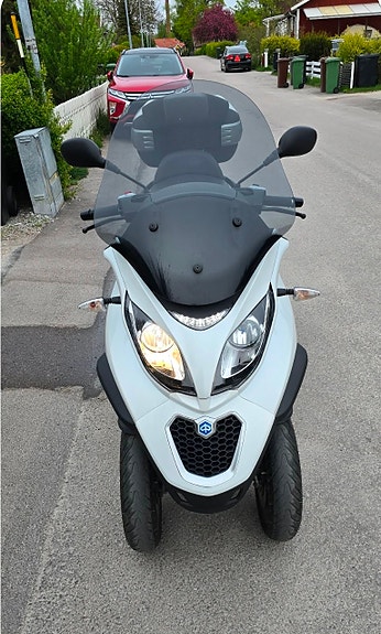 Piaggio MP3 500 2 of 3