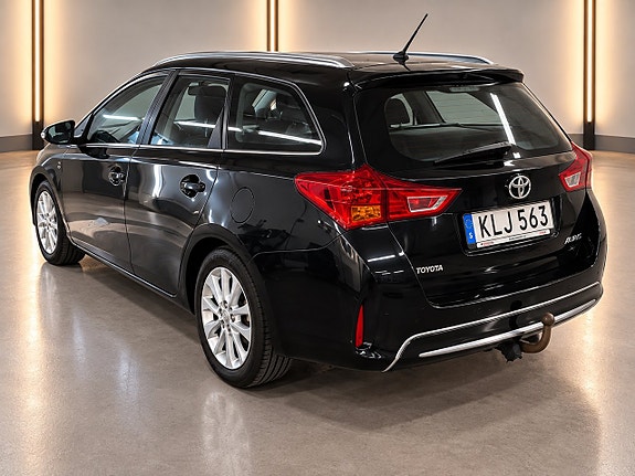 Toyota Auris 5 of 8
