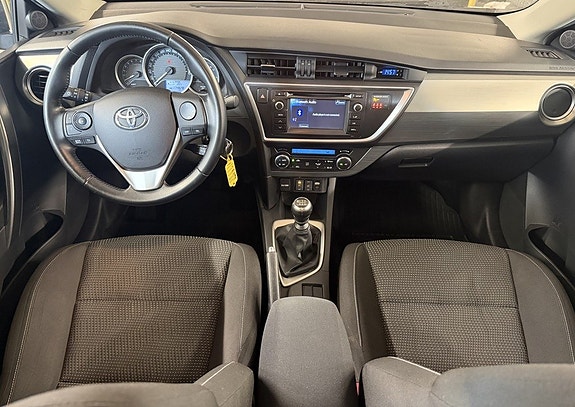 Toyota Auris 7 of 8