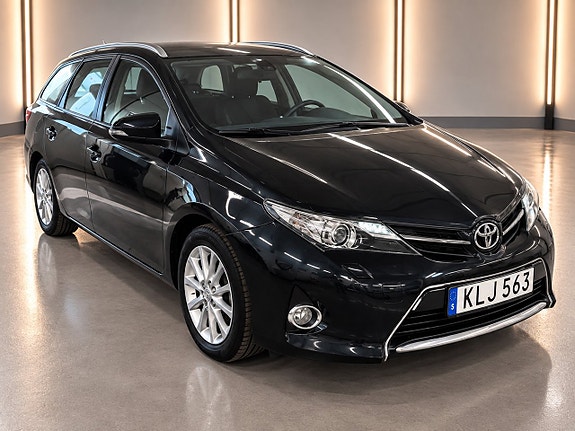 Toyota Auris 3 of 8