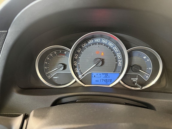 Toyota Auris 8 of 8