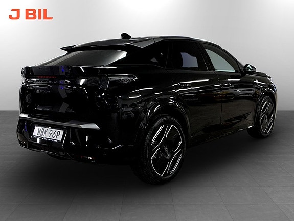 Peugeot e-3008 3 of 13