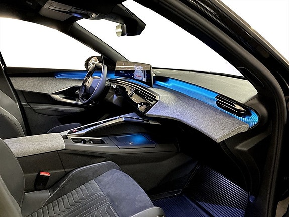 Peugeot e-3008 10 of 13