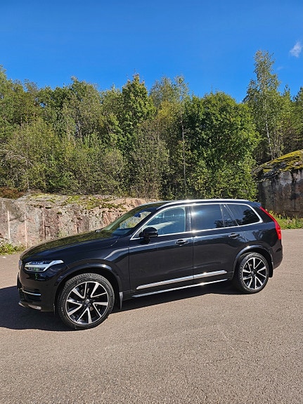 Volvo XC90 2 of 7
