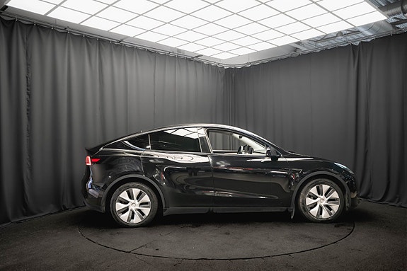 Tesla Model Y 6 of 22