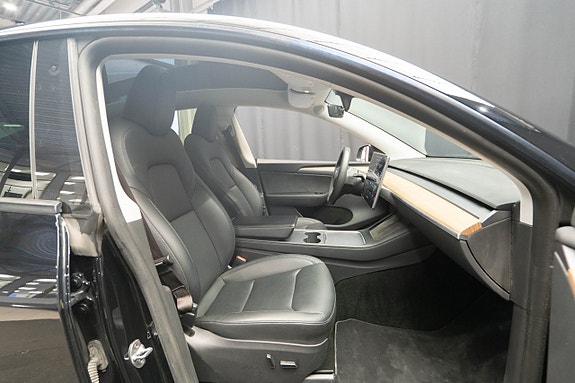 Tesla Model Y 18 of 22