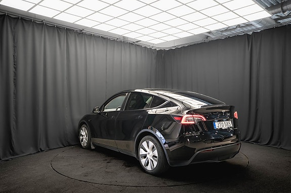 Tesla Model Y 9 of 22