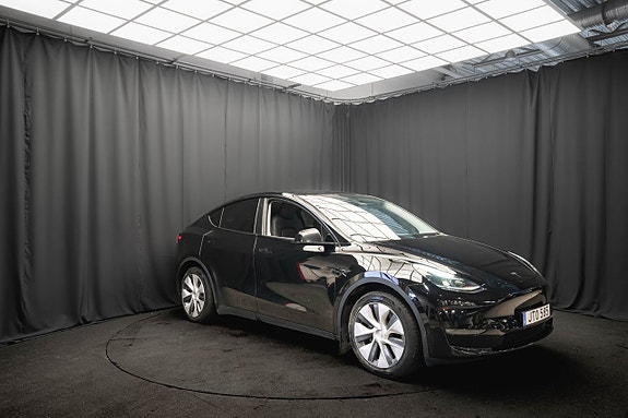 Tesla Model Y 5 of 22