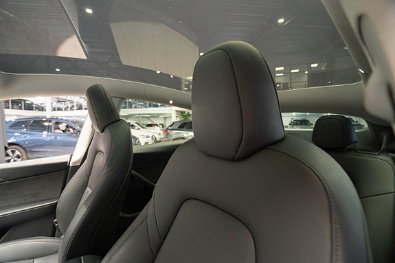 Tesla Model Y 13 of 22