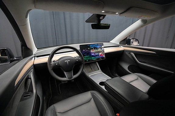 Tesla Model Y 12 of 22