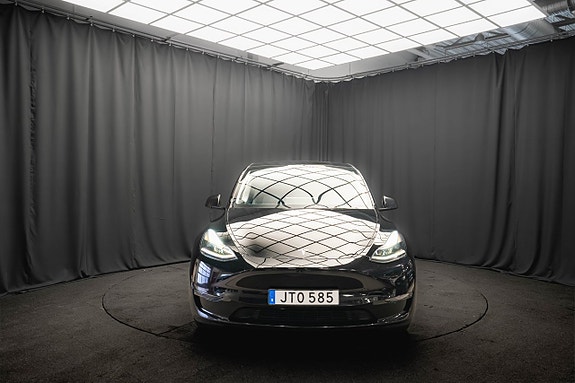 Tesla Model Y 4 of 22