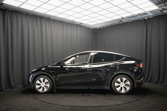 Tesla Model Y 10 of 22