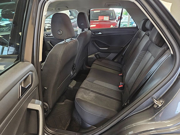 Volkswagen T-Roc 20 of 22