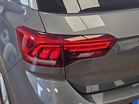 Volkswagen T-Roc 8 of 22