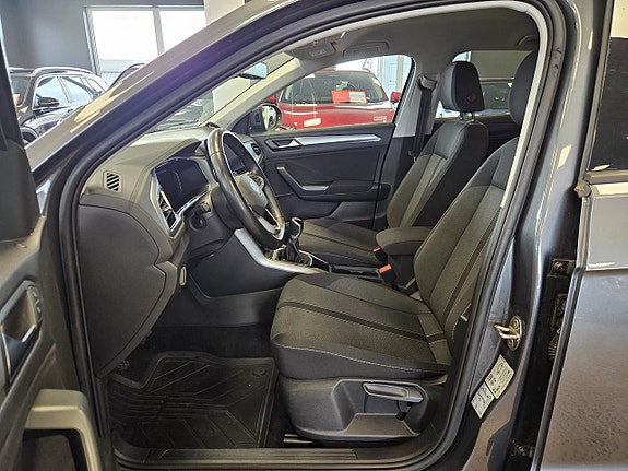 Volkswagen T-Roc 16 of 22