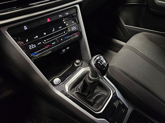 Volkswagen T-Roc 12 of 22