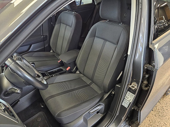 Volkswagen T-Roc 17 of 22