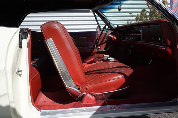 Pontiac Bonneville 19 of 23
