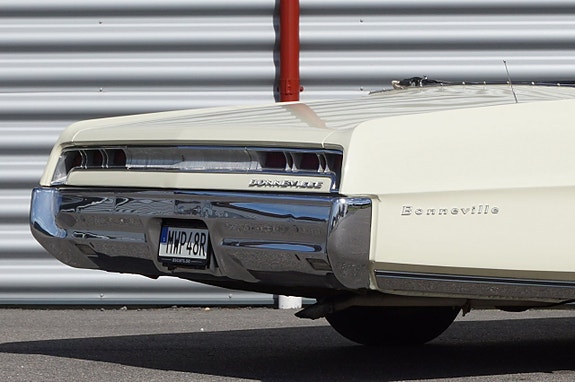 Pontiac Bonneville 12 of 23