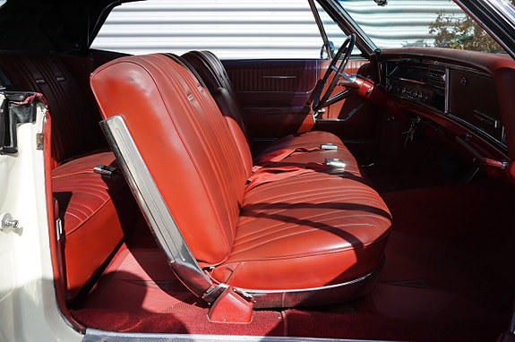 Pontiac Bonneville 22 of 23