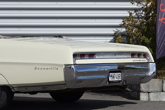 Pontiac Bonneville 11 of 23