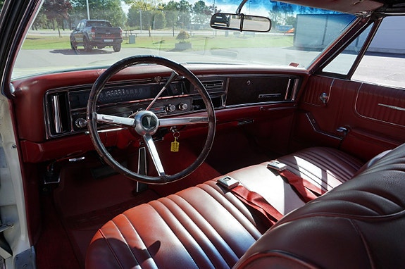Pontiac Bonneville 16 of 23