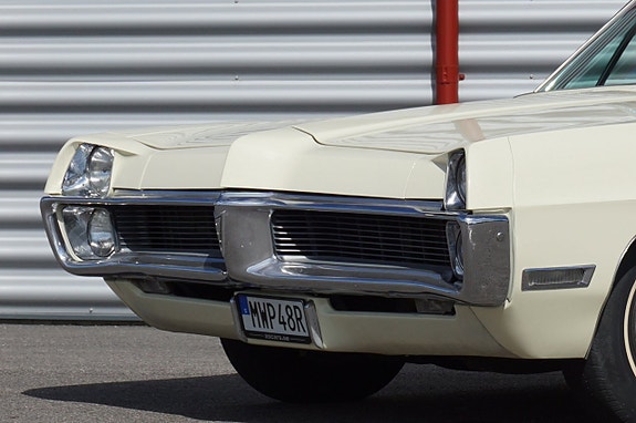 Pontiac Bonneville 9 of 23