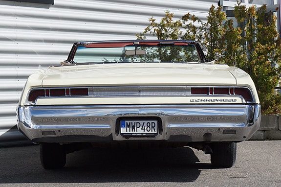 Pontiac Bonneville 13 of 23