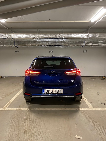Toyota Auris 2 of 6