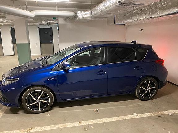 Toyota Auris 3 of 6