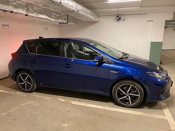 Toyota Auris 4 of 6