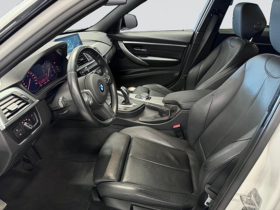 BMW 330i 8 of 22