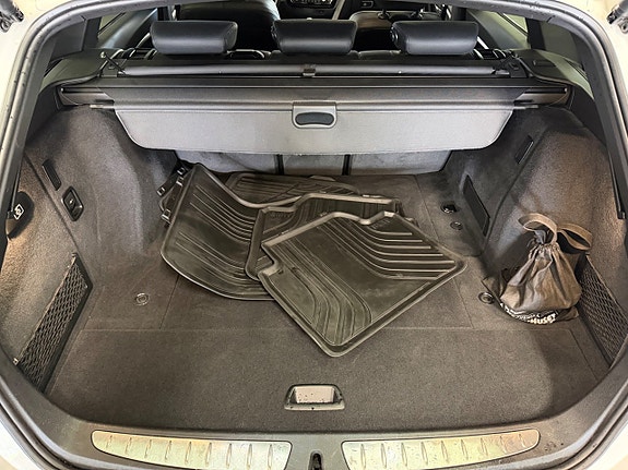 BMW 330i 14 of 22