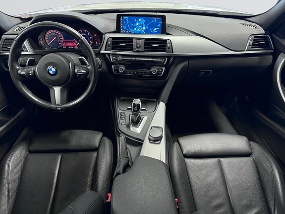 BMW 330i 9 of 22