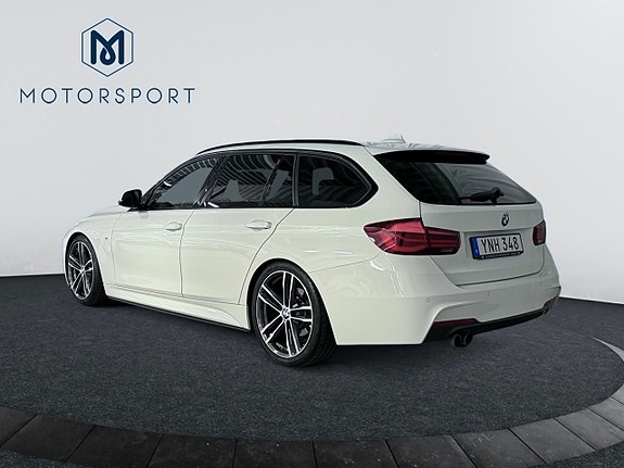 BMW 330i 4 of 22