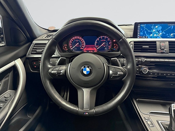 BMW 330i 11 of 22