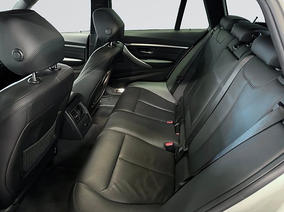BMW 330i 12 of 22