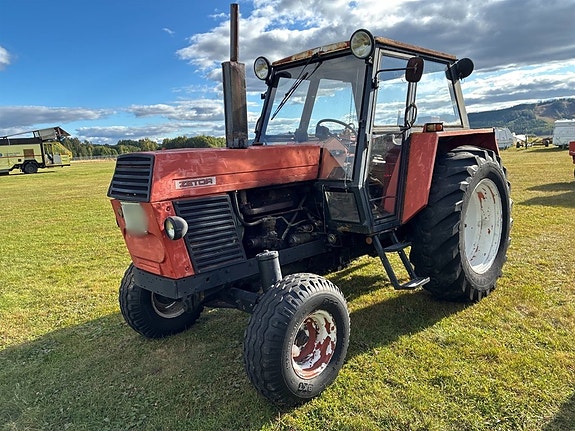 Traktor ZETOR 8011