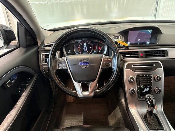Volvo XC70 11 of 25