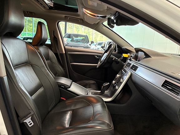 Volvo XC70 14 of 25