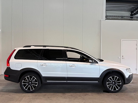 Volvo XC70 2 of 25