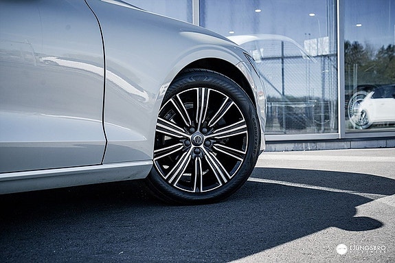 Volvo V60 3 of 14