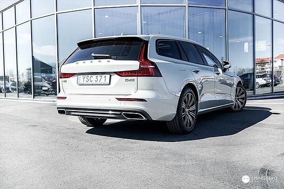 Volvo V60 2 of 14